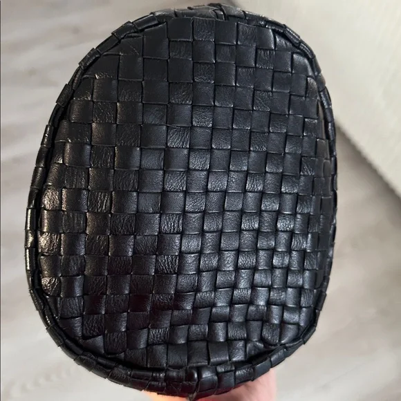 Excellent condition Clare V petite Jeanne in black woven - Picture 3 of 5